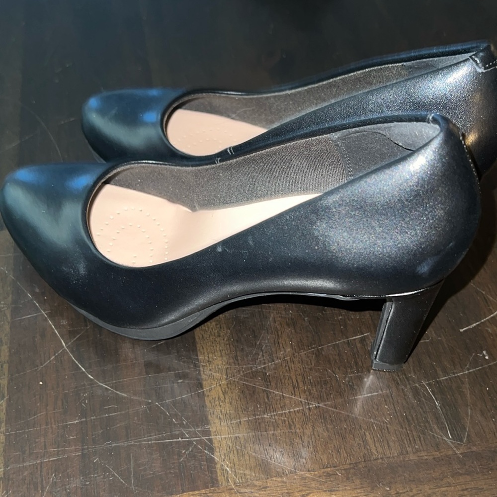 Clark’s Ambyr Joy Black Leather Pumps (SZ 9)